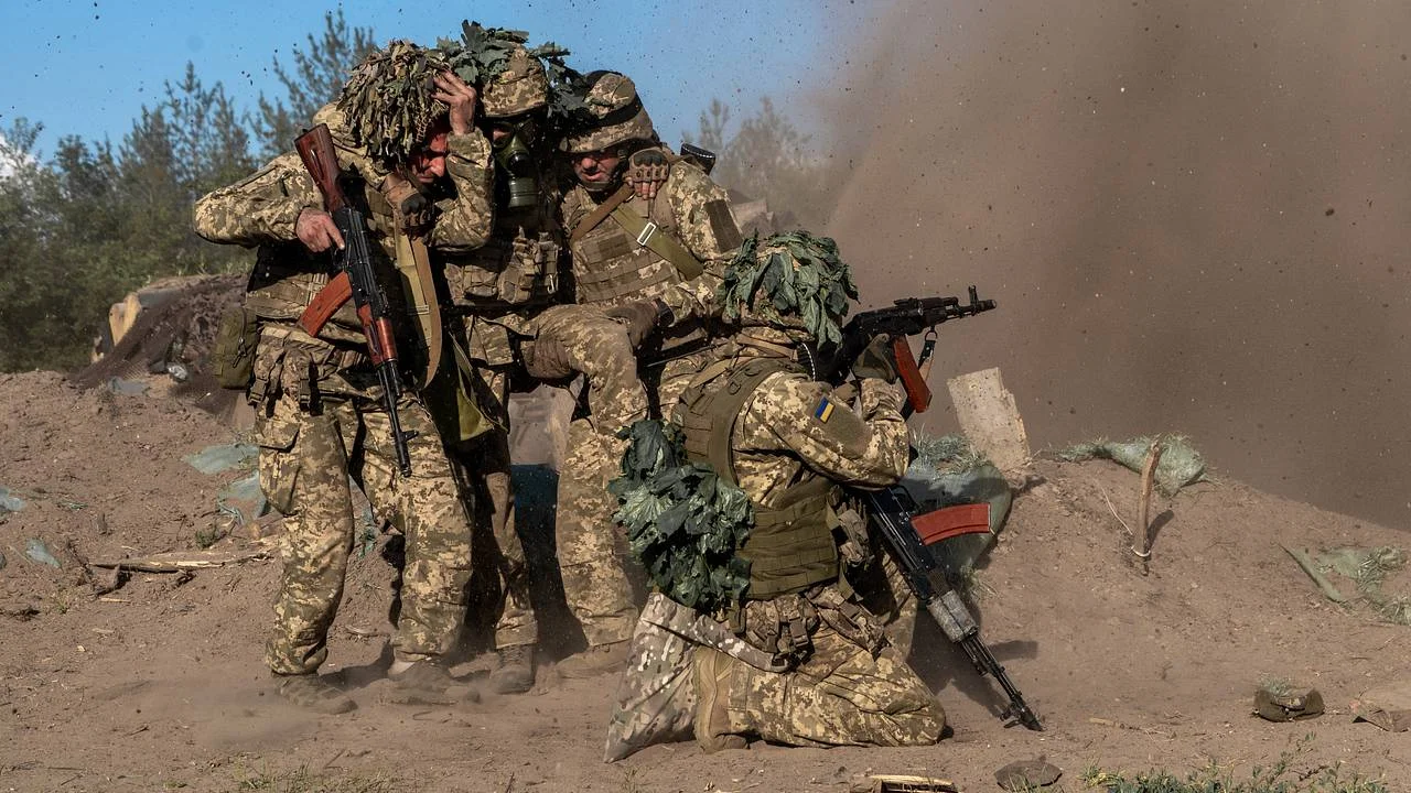 Бюджетные деньги на Украине теперь идут только на социалку, армию и зарплаты