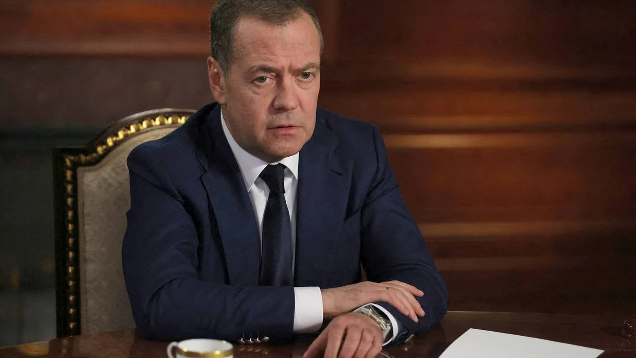Медведев: «Пока он не втянул вас в войну с Россией»
