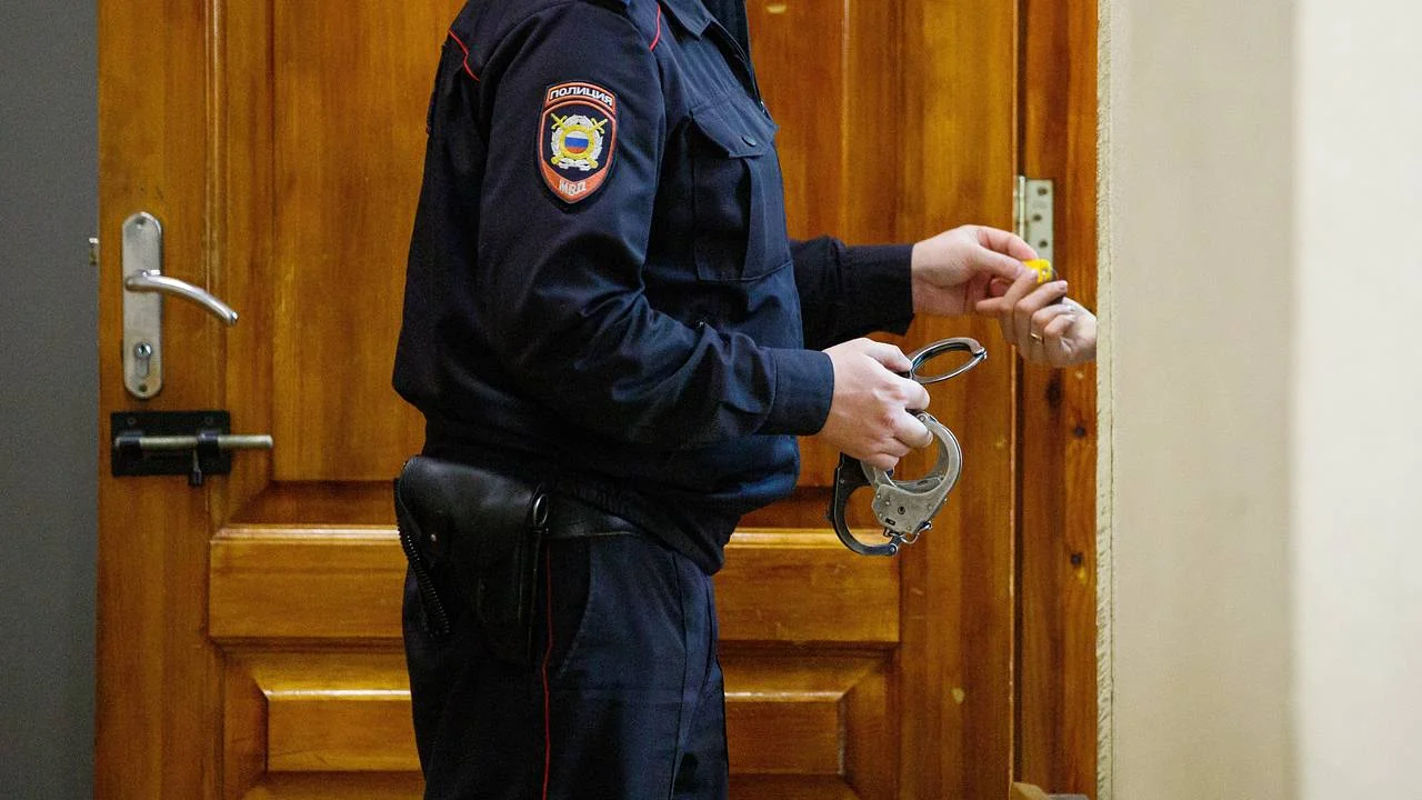 Надпись в лифте привела к госизмене