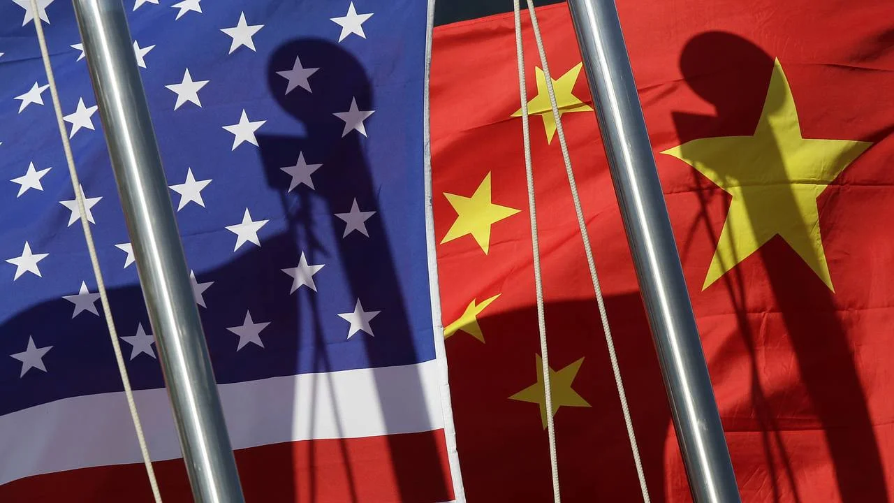 Импортеры из США и Китая сохранят действующие пошлины до 2027 года