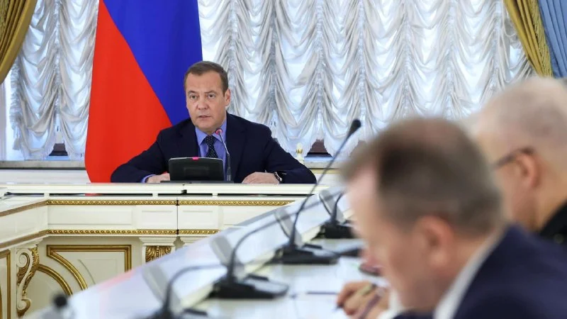 На совещании у Медведева призвали ускорить внедрение биометрии на границе