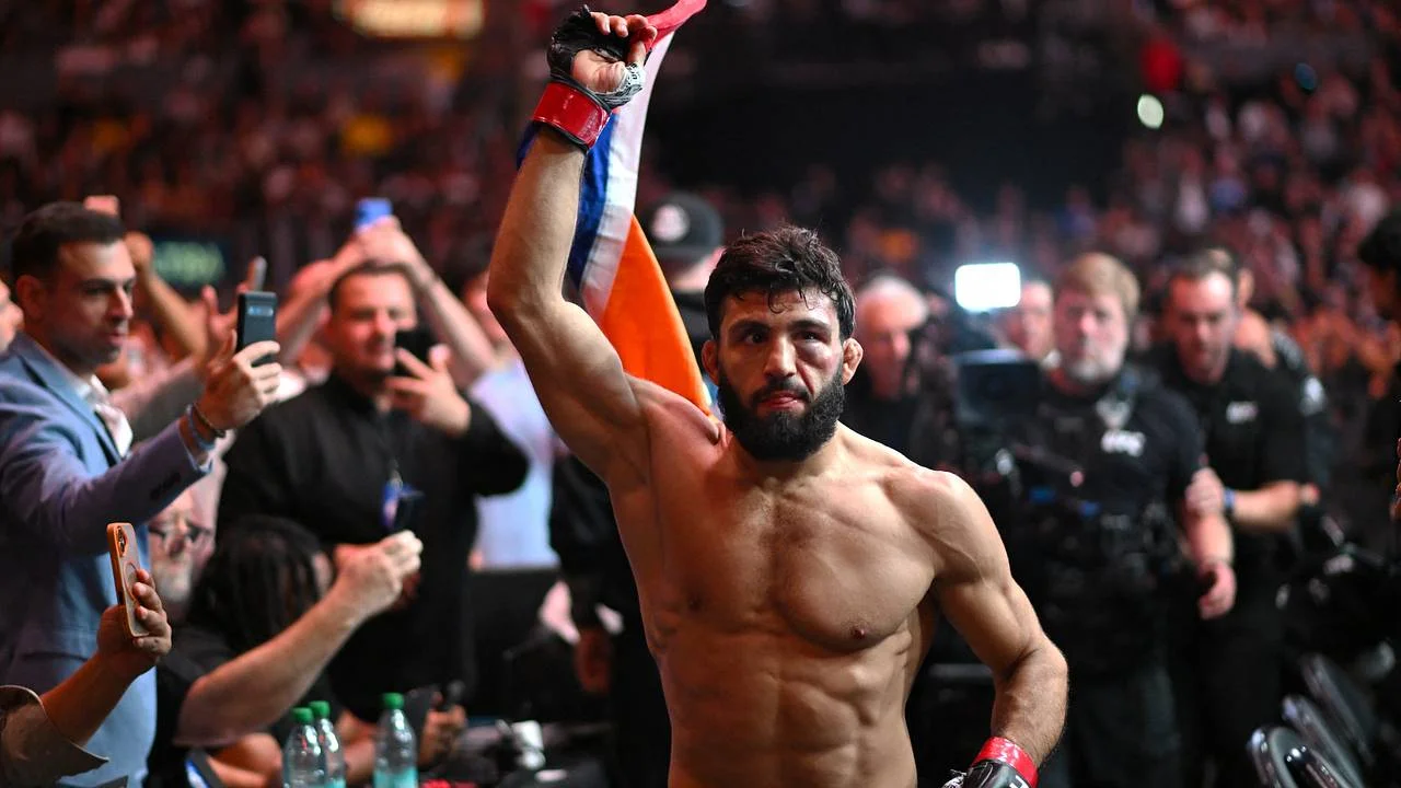 В Лос-Анджелесе Царукян досрочно завершил бой с Руффи на UFC 331