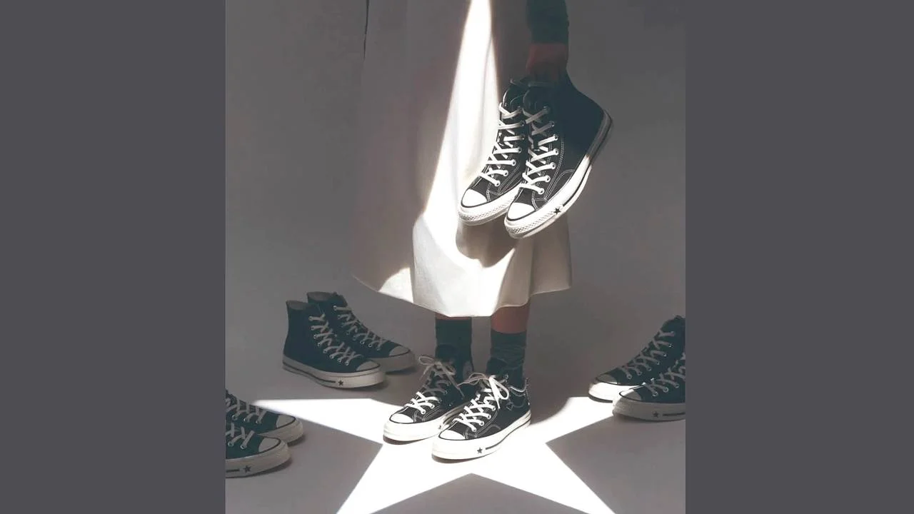 Зрители увидели символ ку-клукс-клана в рекламе Converse, и бренд отозвал ролик