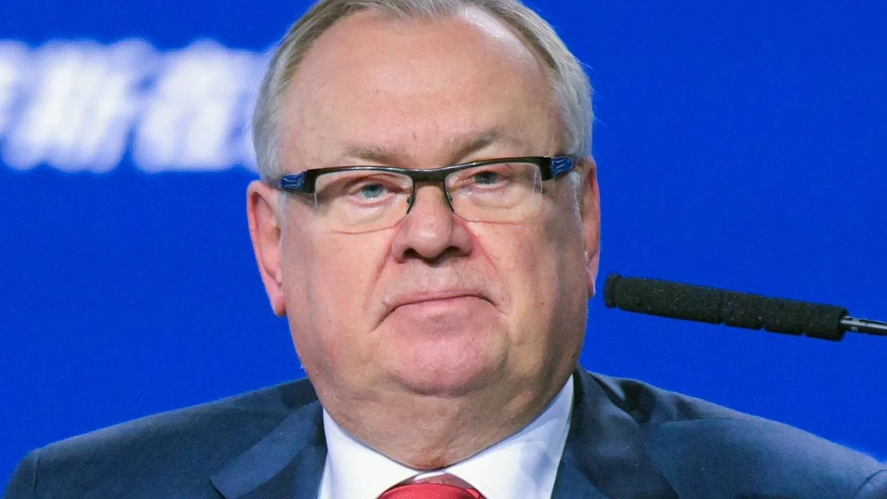 Костин назвал факторы, ухудшающие инвестиционный климат в России