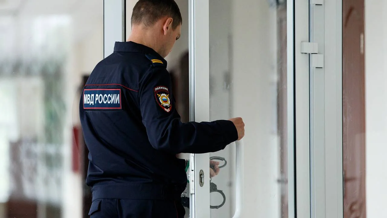 В Петербурге бывший начальник исправительного центра осужден на 4 года за привилегии осужденному