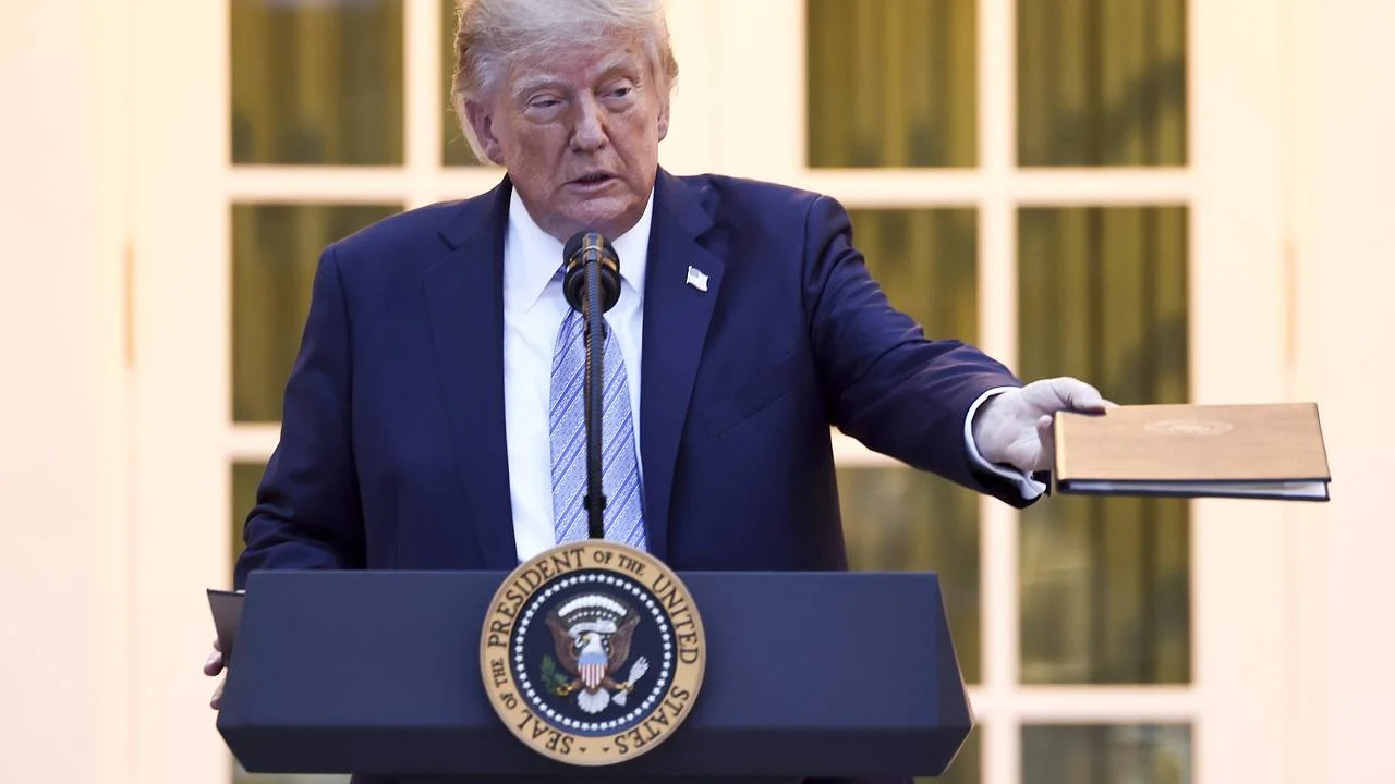 «Будем лишь поощрять суперинтеллект»: Трамп обозначил курс США