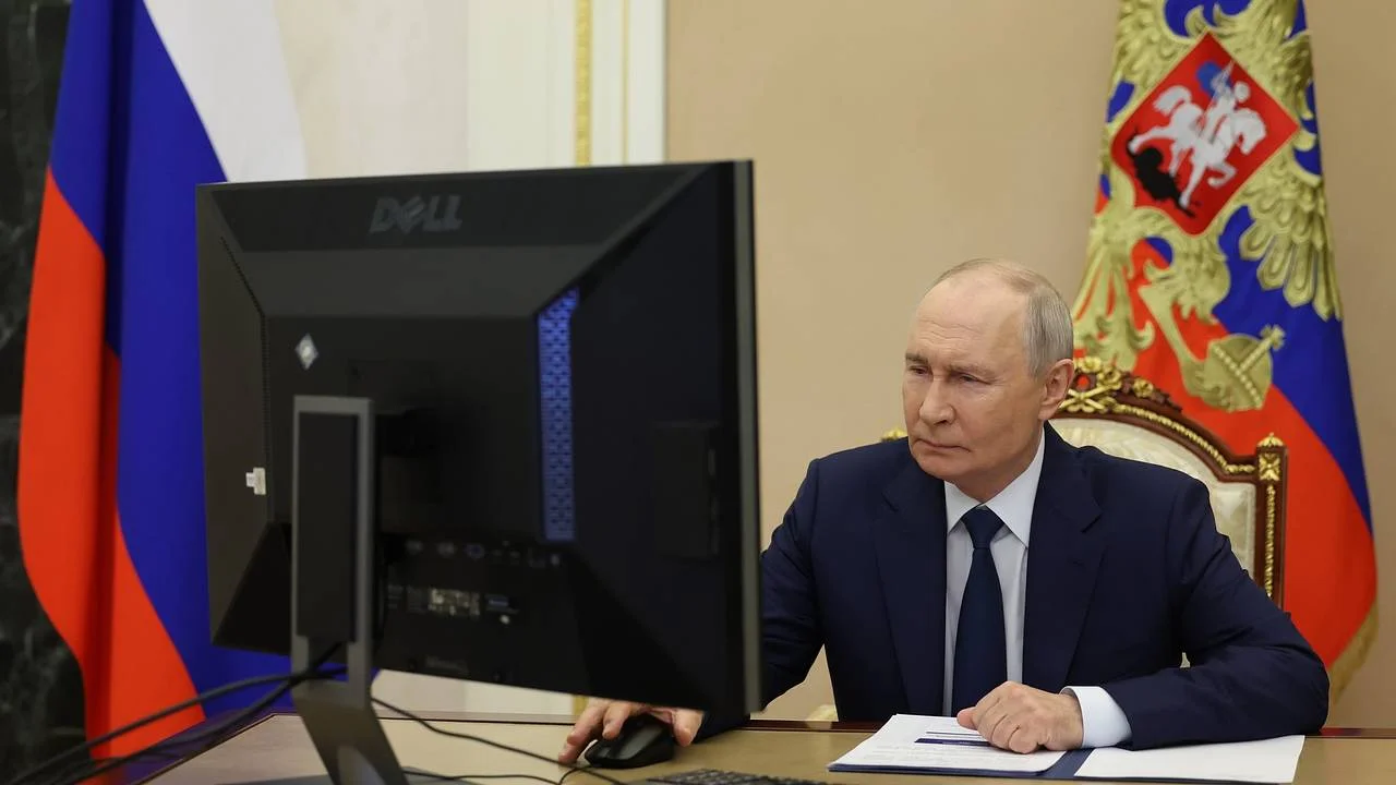 Онлайн-голосование Путина: разбор фейка о неподключенном мониторе