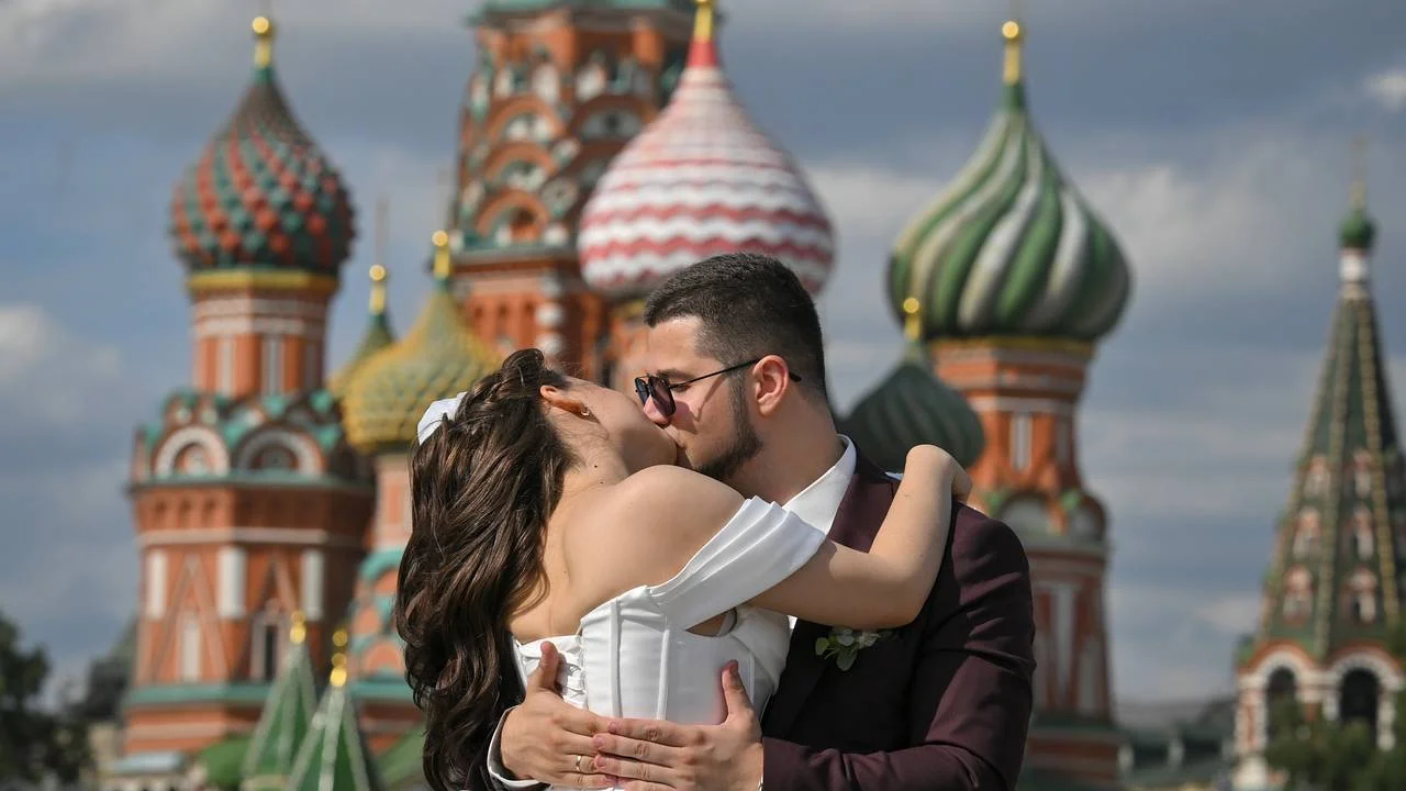 Эксперт объяснил, какие фамилии запрещено брать при регистрации брака