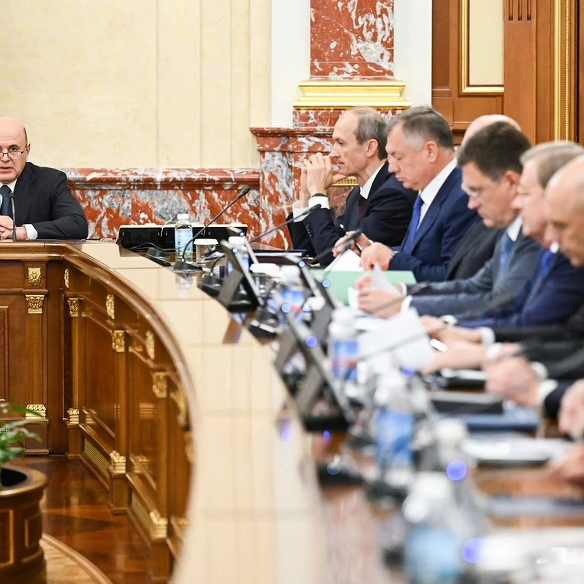 Бюджет 2027: пенсии вырастут в два этапа, МРОТ поднимется до 28 935 рублей