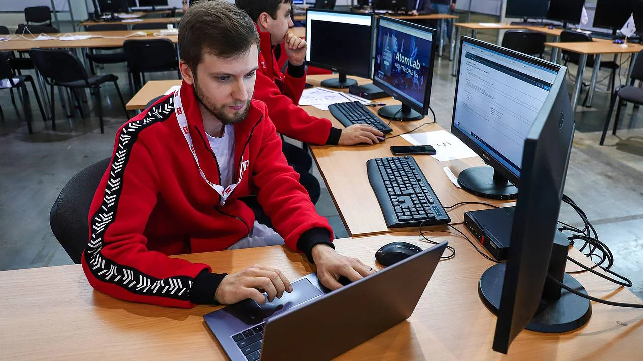 В России растет спрос на специалистов с IT-навыками в дополнение к профессии