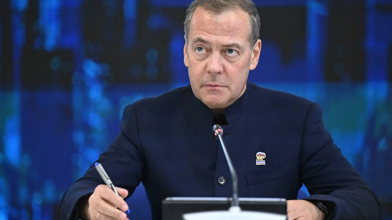 Медведев предложил безвозмездно изымать западные активы в собственность России