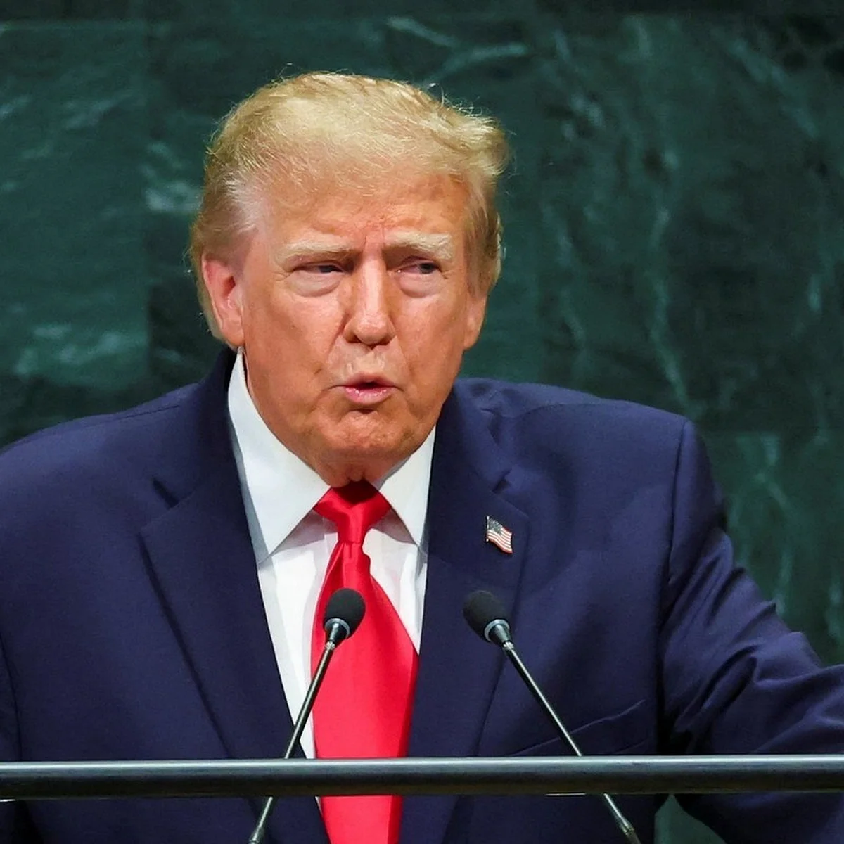 Трамп пригрозил России адскими санкциями