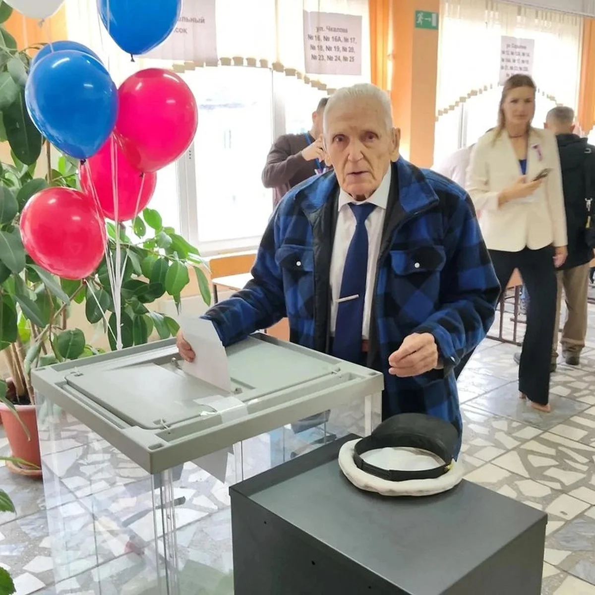 На участки пошли те, кого раньше ждали с урной дома