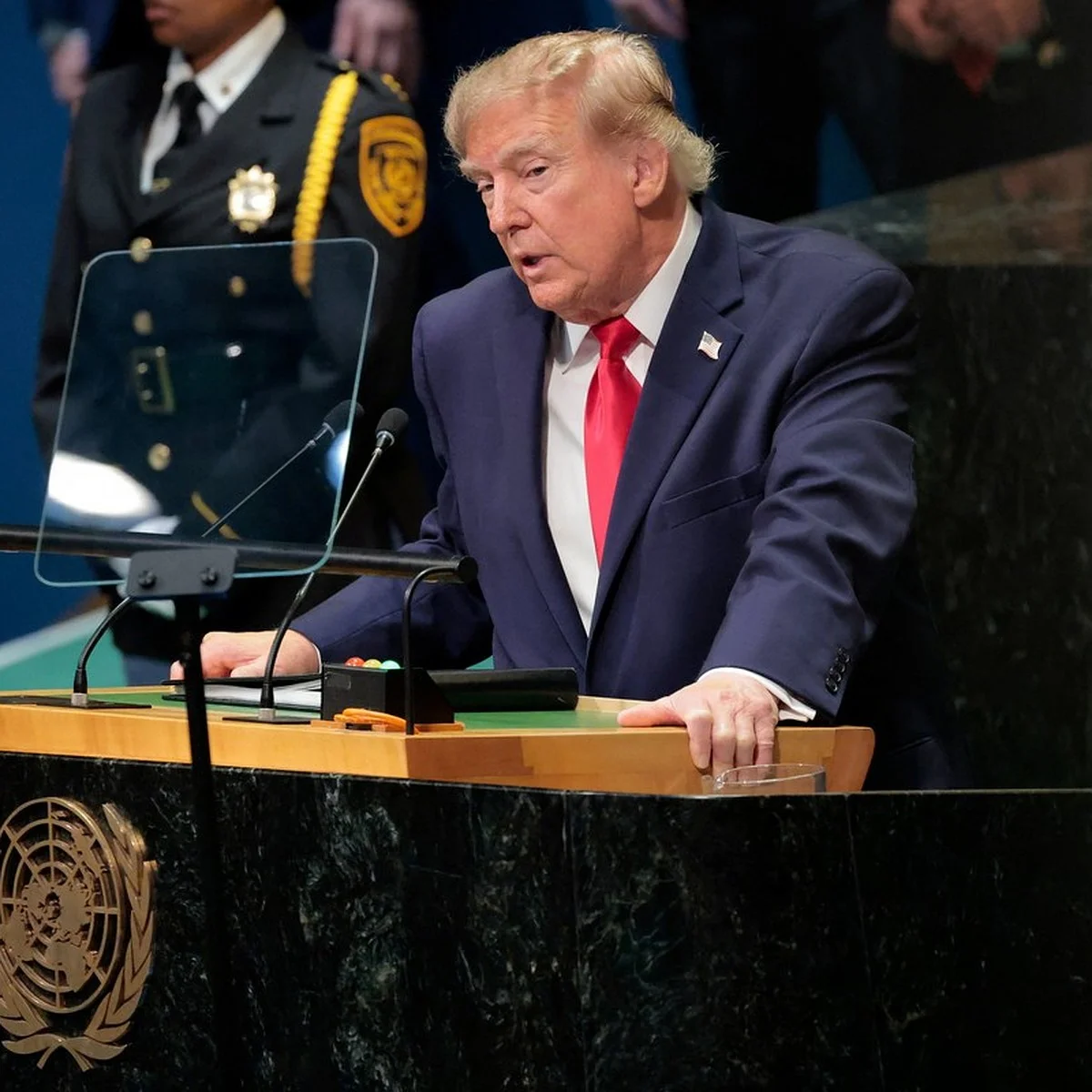 Трамп пригрозил России адскими санкциями
