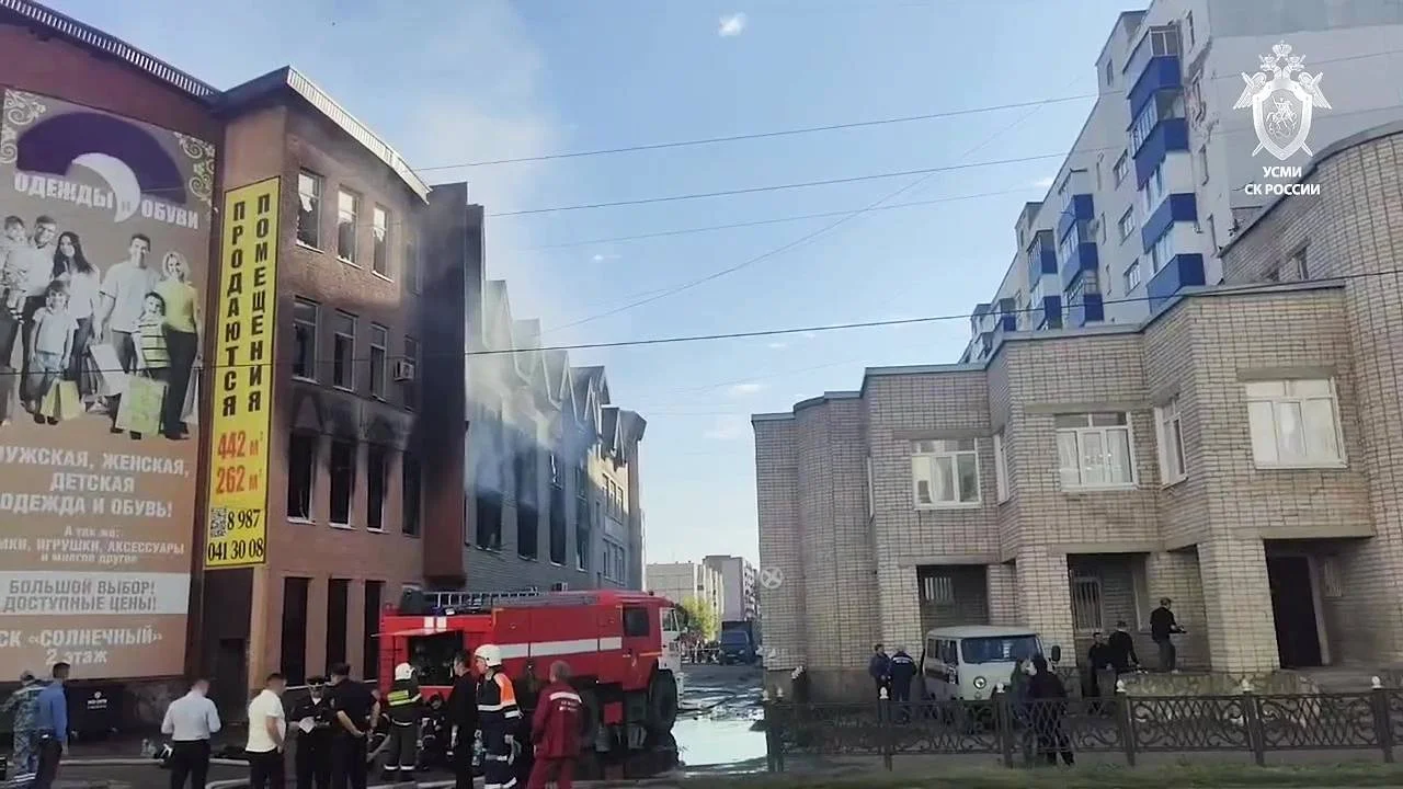 Пожар в Стерлитамаке: лестницу для спасения установили на крышу «Газели»