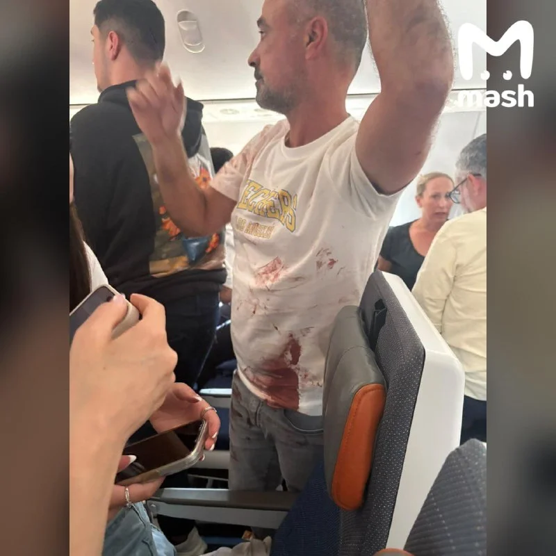 «Один из пилотов был ранен ножом»: рейс Тель-Авив-Дубай посадили в Саудовской Аравии