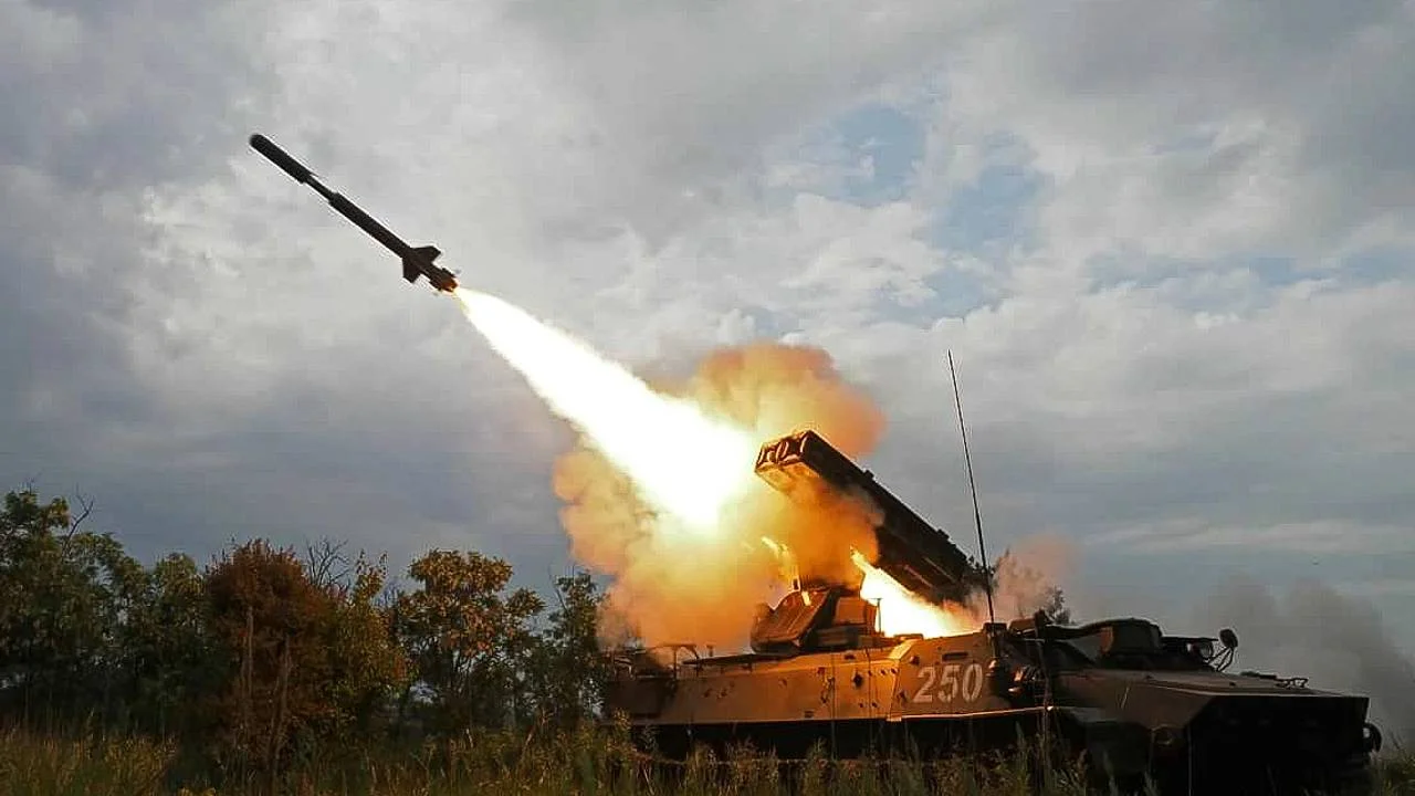 БПЛА над Москвой: атаки 151 дрона отражены