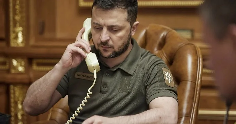 Зеленский провел телефонный разговор с премьером Британии