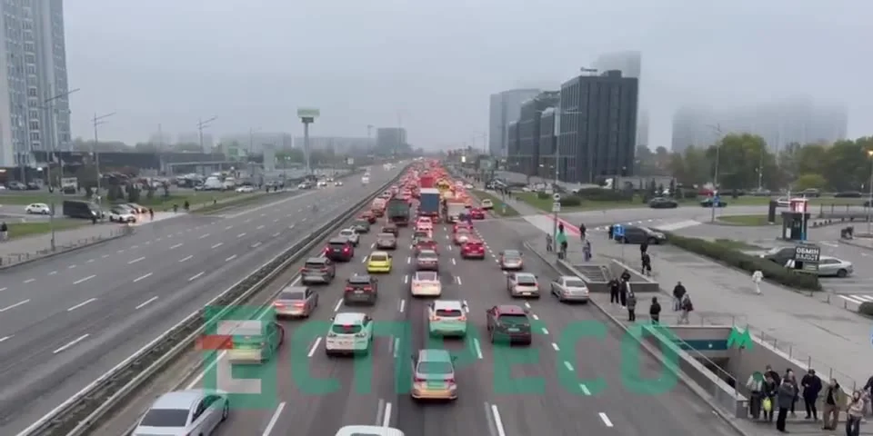 «Не сбила ни одной ракеты»: Киев встал в пробках на Южном мосту