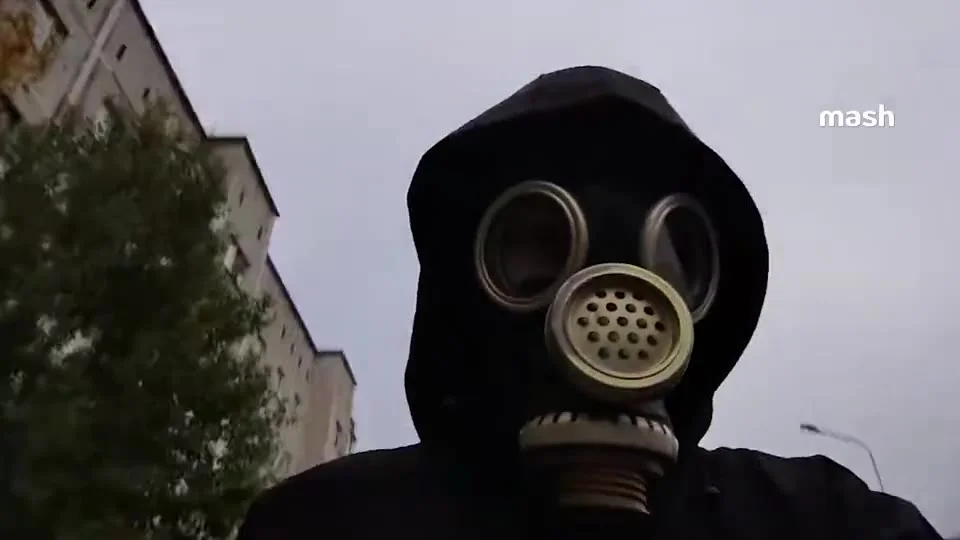 100 подростков в противогазах задержали после сбора на пустыре в Сургуте