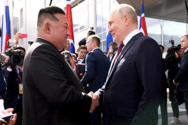Ким Чен Ын поздравил самого дорогого друга