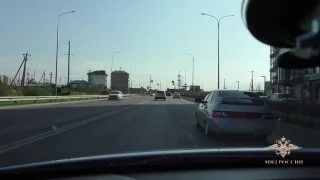 Погоня в Майкопе: подросток уезжал от полиции с инспектором на капоте