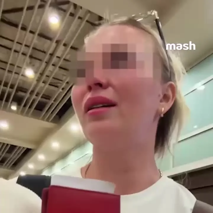 Видео в очереди на паспортном контроле обернулось для туристки депортацией с Бали