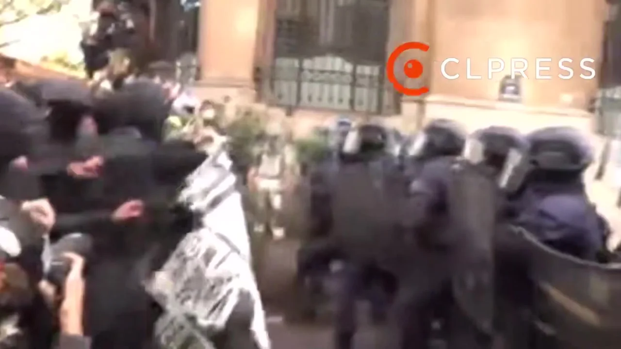 Акция в Париже переросла в стычки с полицией