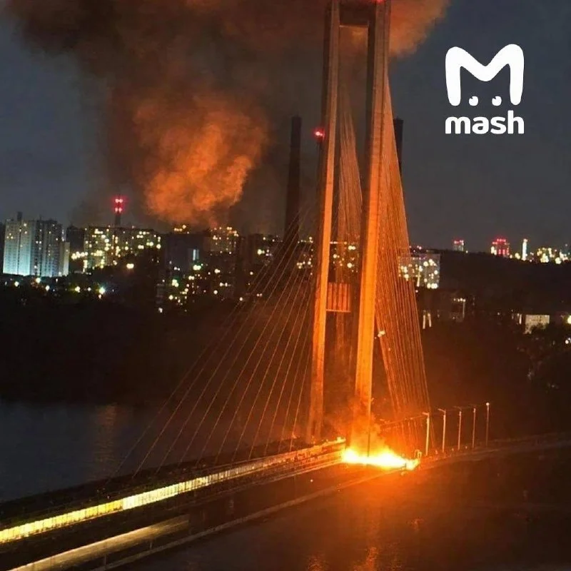 «Транспортный коллапс»: три моста в Киеве перекрыли после ударов