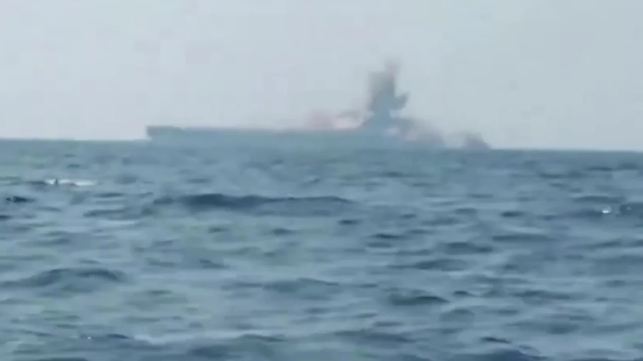 Пожар на супертанкере в Ормузском проливе