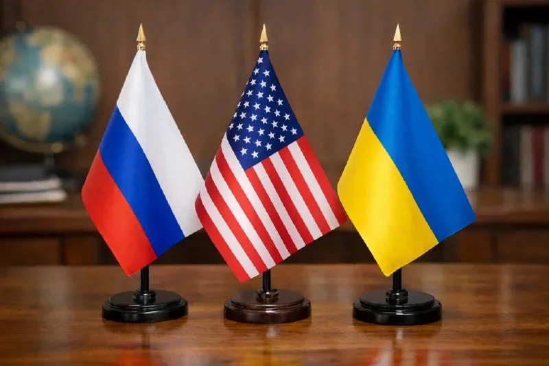 Ушаков заявил о готовности России возобновить трехсторонние переговоры в ноябре