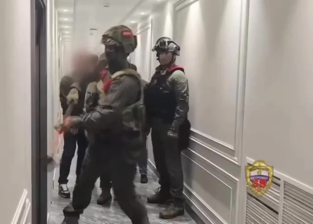 Обыск у криптоменял прервали курьеры с деньгами