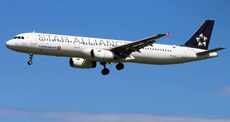 Turkish Airlines перенаправила два рейса из Антальи в Минск из-за ограничений в небе над Петербургом