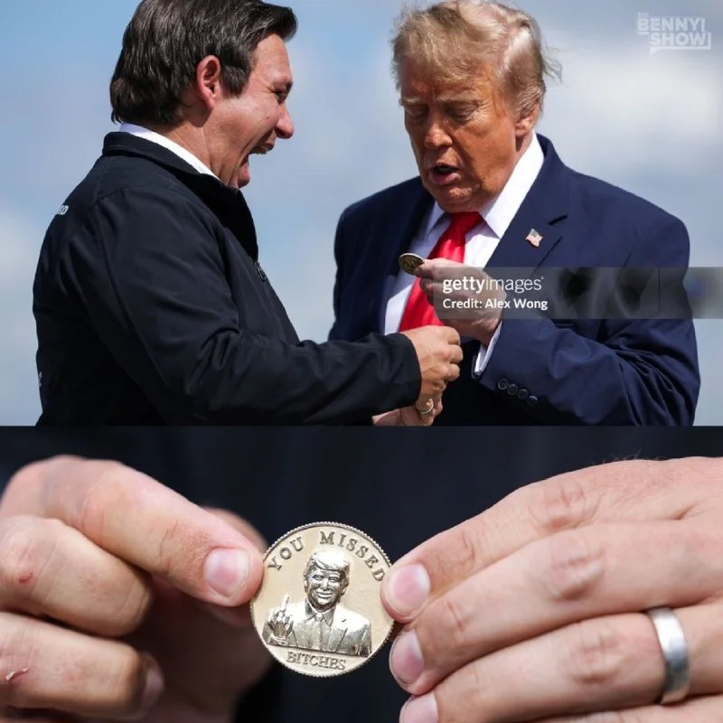 Губернатор Флориды вручил Трампу монету с грубой надписью