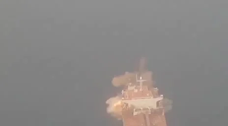 Третий случай за короткий срок: супертанкер подорвался на мине в Ормузском проливе