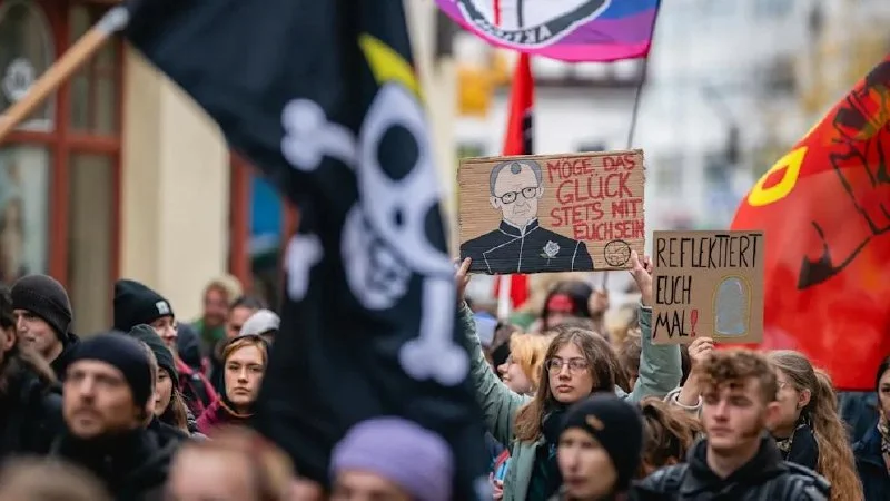 165 тысяч человек вышли на протесты в Германии с требованием отставки Мерца