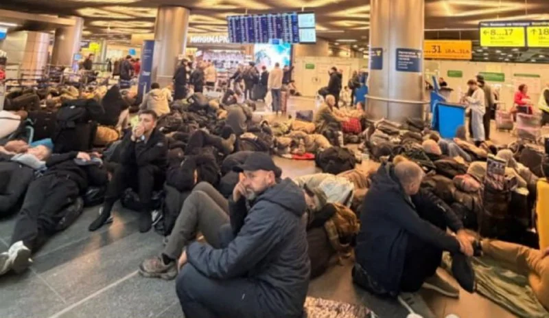 Более 400 рейсов задержаны в Москве, пассажиры ждут вылета свыше 13 часов