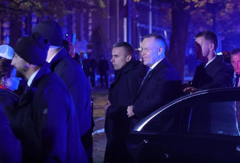 В Польше президент ночью прошел в здание трибунала, Навроцкий созвал совещание